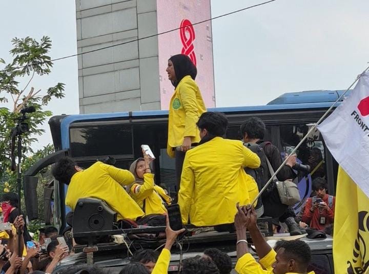 Demo Memanas, Wakil Ketua BEM UI Fathimah Hardik Polisi karena Pakai Mobil Komando