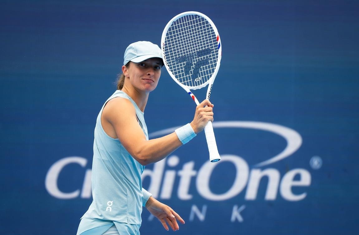 Cincinnati Terbuka: Iga Swiatek ke Semifinal dengan Mundurnya Rybakina, Bersiap Hadapi Pegula
