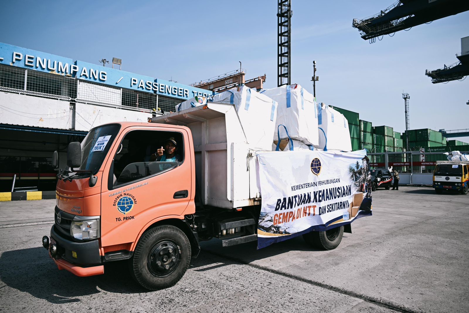 Kemenhub Salurkan 7,9 Ton Logistik Kemanusiaan untuk Korban Gempa NTT