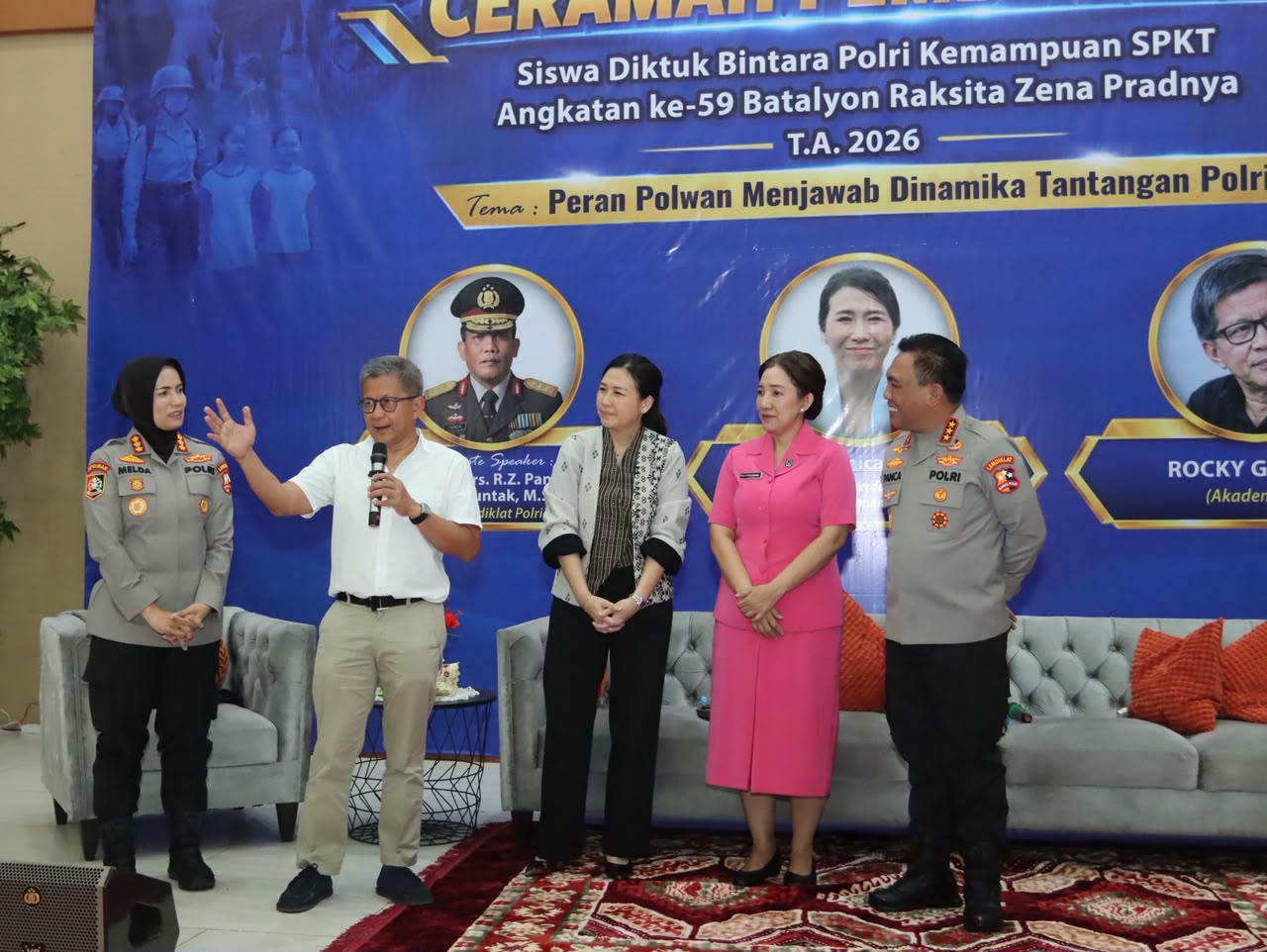 Gagas Kurikulum Peradaban, Rocky Gerung Ingin Polwan Jadi Negosiator Publik